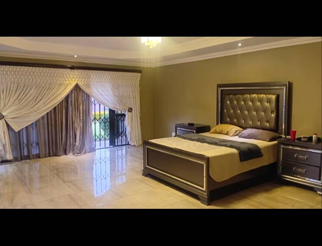 5 BEDROOM HOUSE FOR SALE IN SERALA VIEW